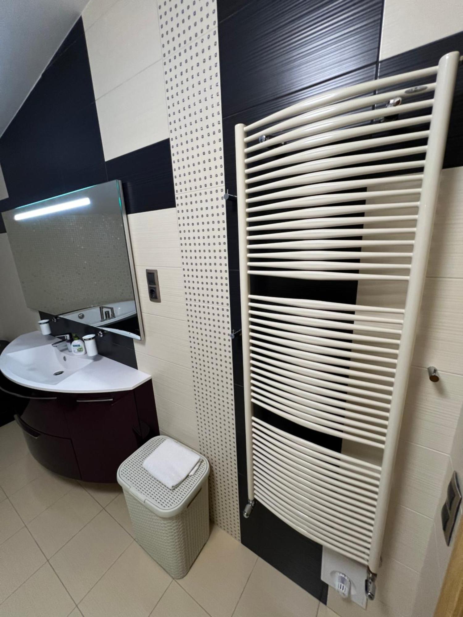 Apartment On Arkhipenka With Panorama View Львів Екстер'єр фото