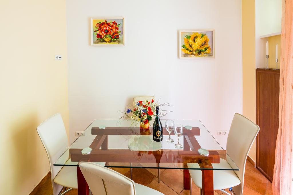 Apartment On Arkhipenka With Panorama View Львів Екстер'єр фото